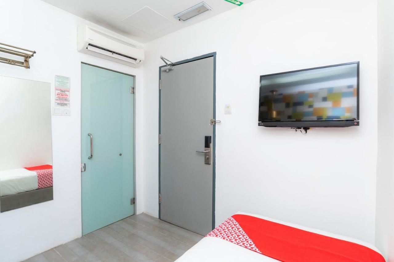 Oyo 89355 Big Big Hotel Johor Bahru Exterior photo