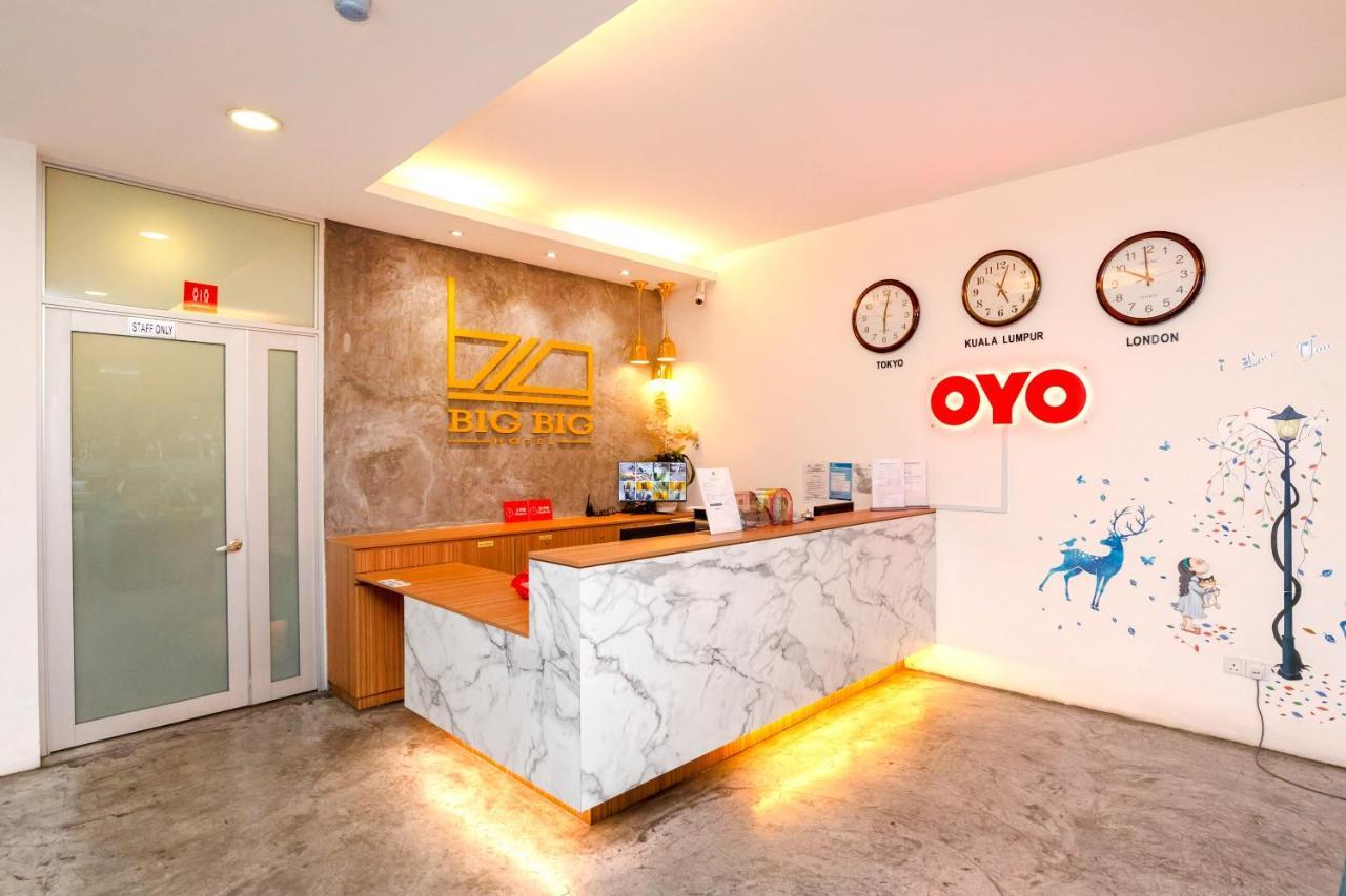 Oyo 89355 Big Big Hotel Johor Bahru Exterior photo
