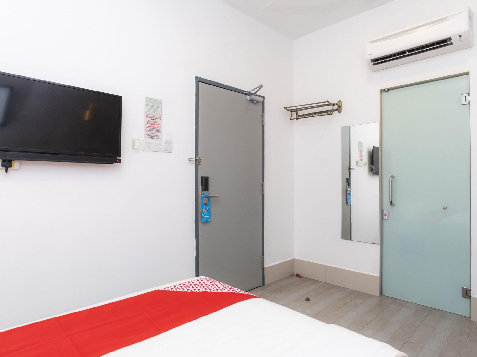 Oyo 89355 Big Big Hotel Johor Bahru Exterior photo