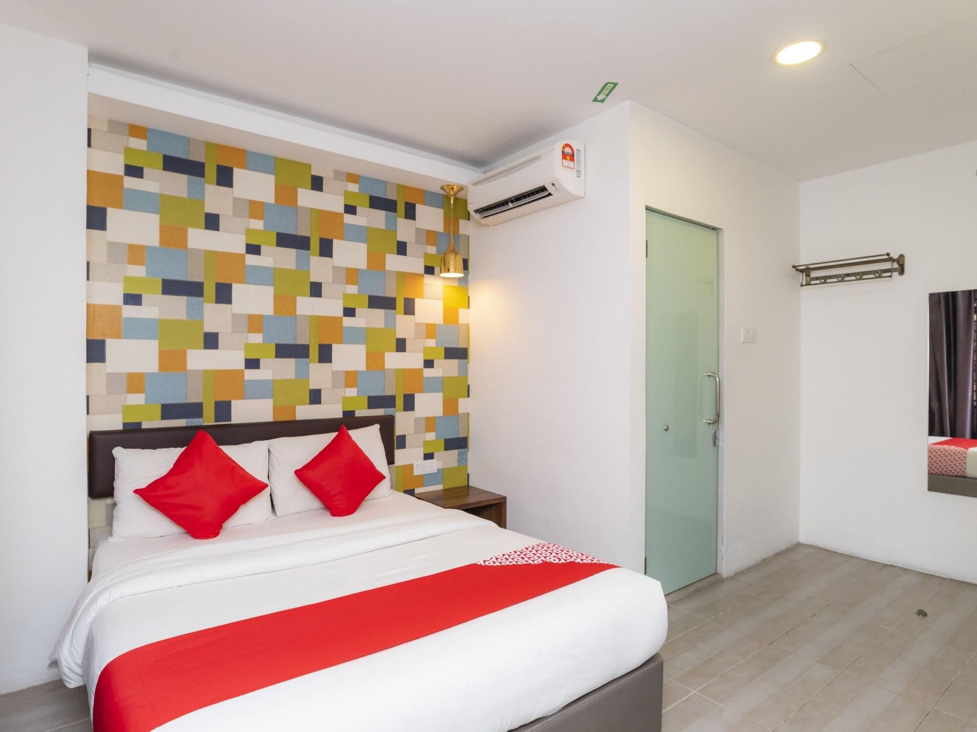 Oyo 89355 Big Big Hotel Johor Bahru Exterior photo