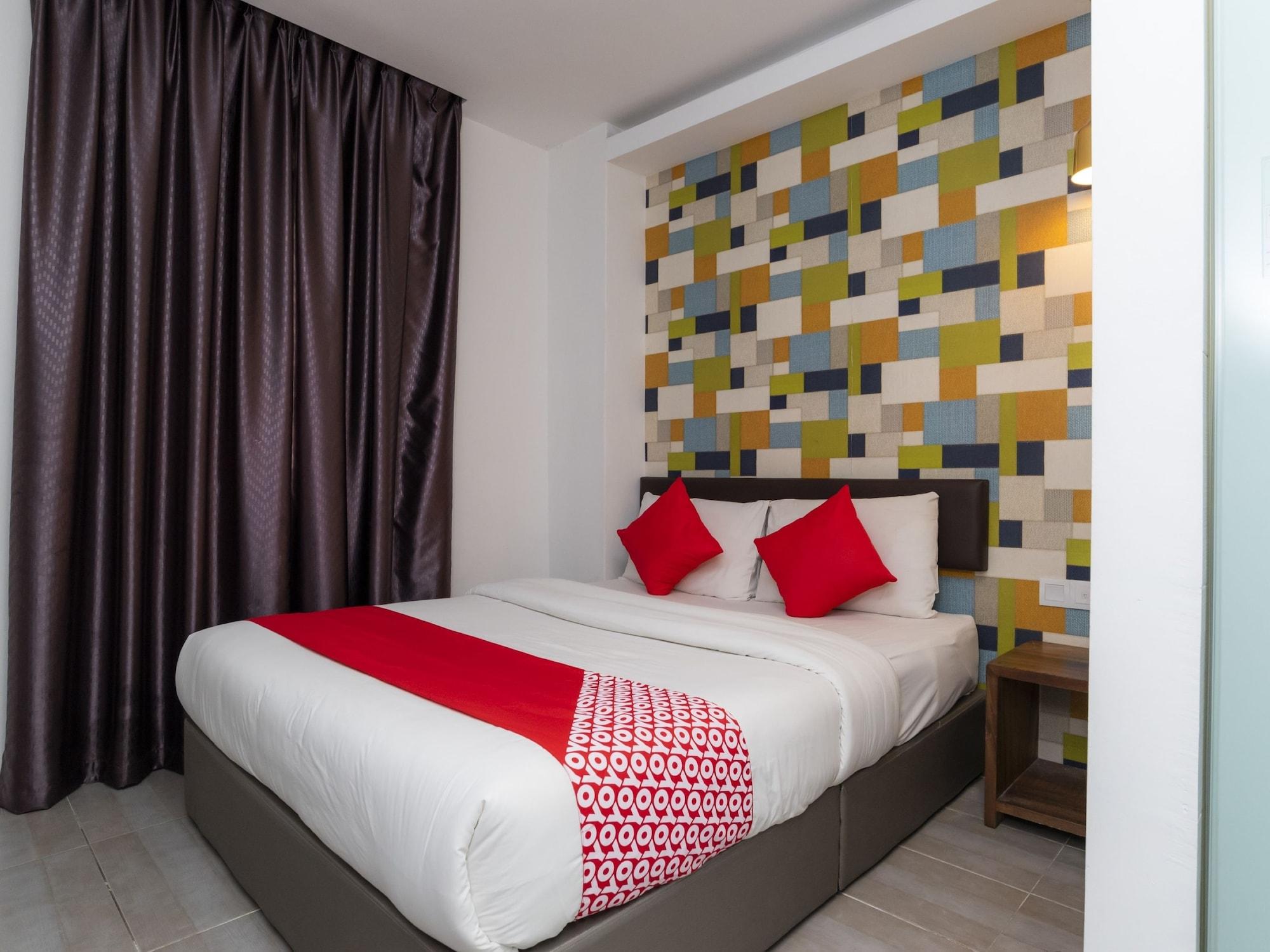 Oyo 89355 Big Big Hotel Johor Bahru Exterior photo