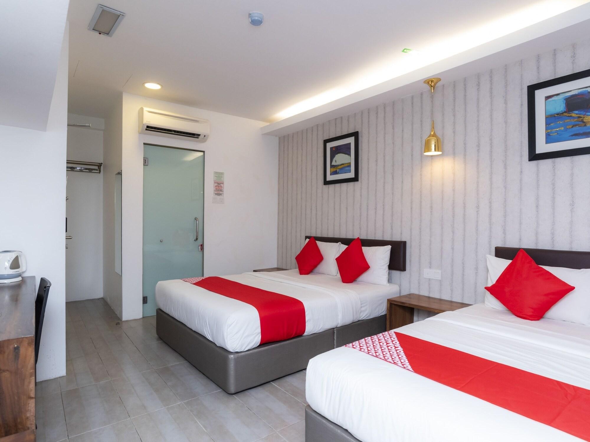Oyo 89355 Big Big Hotel Johor Bahru Exterior photo