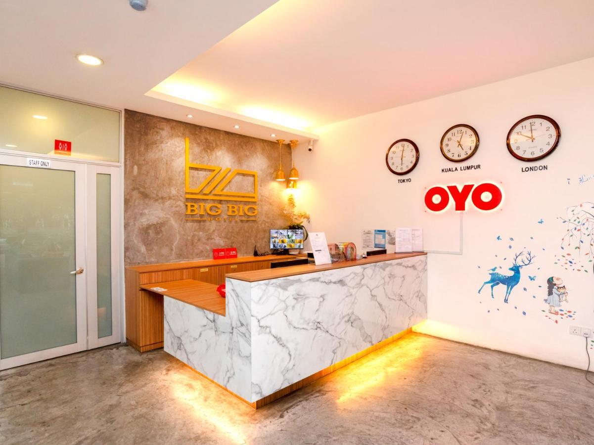 Oyo 89355 Big Big Hotel Johor Bahru Exterior photo